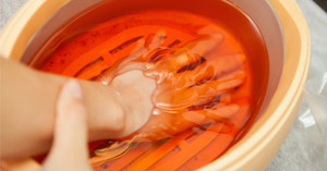 How to Use Paraffin Wax for Your Hands and Feet - Bellatory
